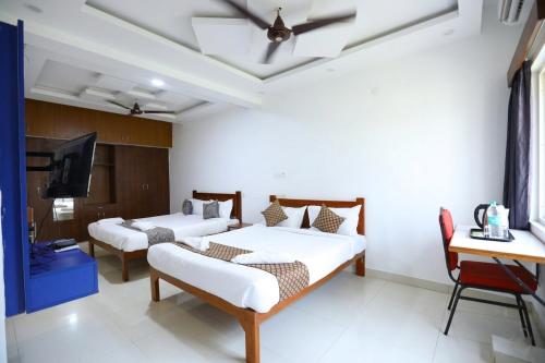 Starlight Hotels DLF Trade Center Miot chennai in Chennai