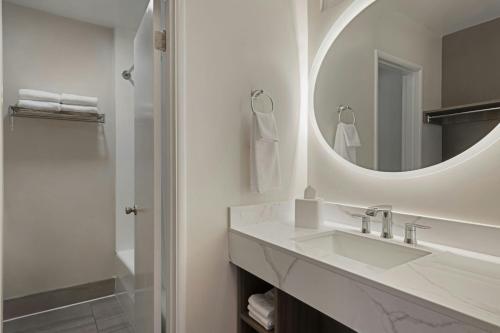 Best Western Plus Pepper Tree Inn - image 17