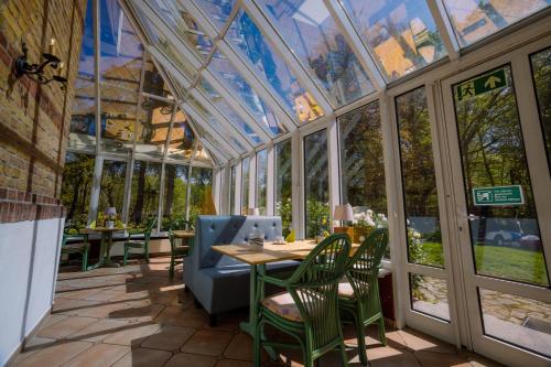 Restaurant, Hotel Schlosschen Sundische Wiese Zingst in Sundische Wiese