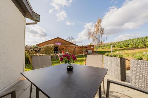Ferienwohnungen im Weinhof Martin in เอลท์วิลเลอ อัม ไรน์