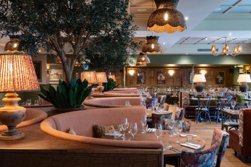 The Potters Heron - A Heartwood Inn 2
