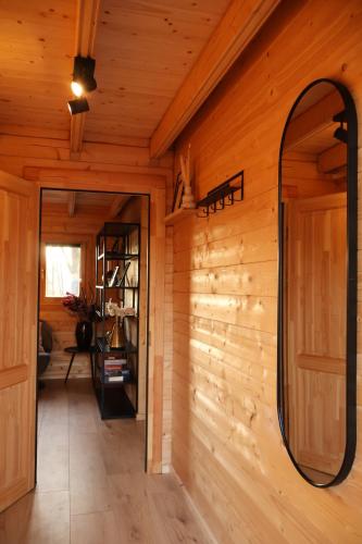 Luxe houten wellness boshuisje met Hottub in Peel en Maas