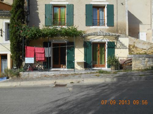 Фасада на хотела, Luberon maison de village entière 2 à 6 personnes (Luberon maison de village entiere 2 a 6 personnes) in Cabrières-d'Aigues