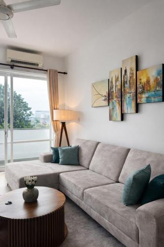 Guestroom, Stylish Modern Apartment in Nugegoda Near Colombo in Kohuwala