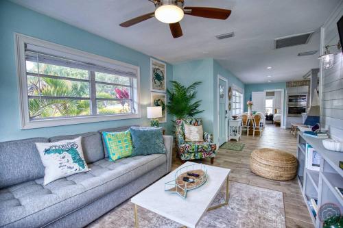 Tropical Oasis, Heated Pool, Hot Tub, Near Siesta Key in Sarasota, USA