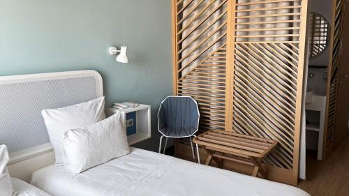2 twin beds