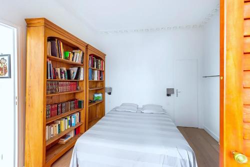 Charming flat near Canal Saint-Martin - image 2