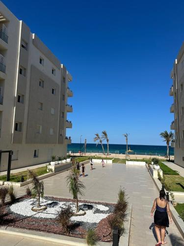 Vue extérieure, Apartment with sea view and pool access in Chatt Mariem