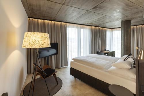 room detail thumbnail 1