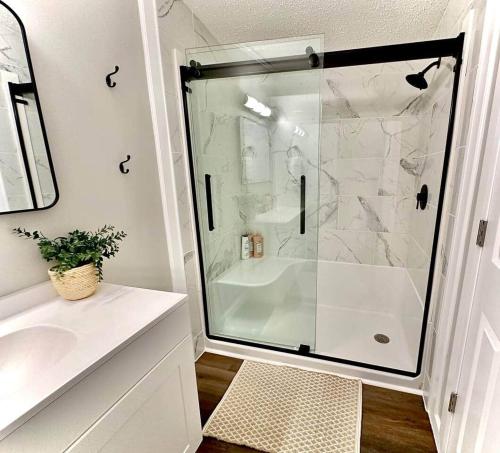 The Otsego • Peaceful 3BR Retreat + Sauna! - image 3