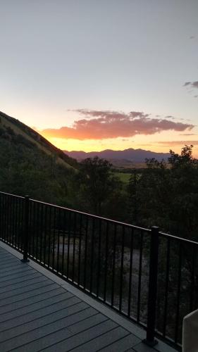 The Lookout, a private off-grid cabin 2 bed in Eden (UT)