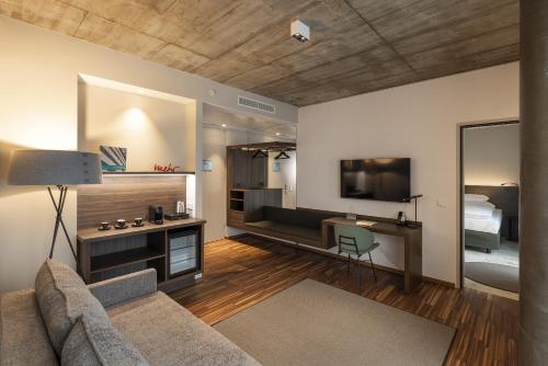 room detail thumbnail 1