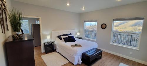 The Lookout, a private off-grid cabin 2 bed in Eden (UT)