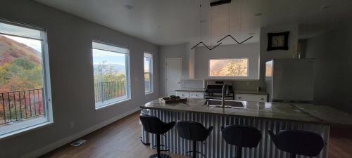 The Lookout, a private off-grid cabin 2 bed in Eden (UT)