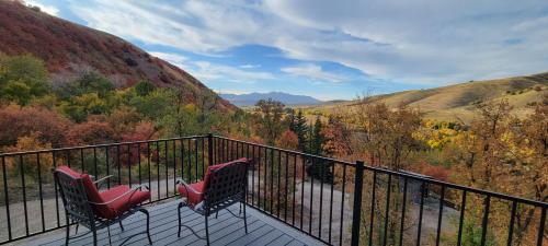 The Lookout, a private off-grid cabin 2 bed in Eden (UT)