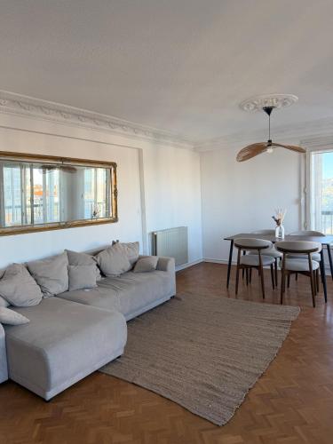 Grand appartement de 104m2 - 3 chambres – khách sạn tại Moulin à Vent