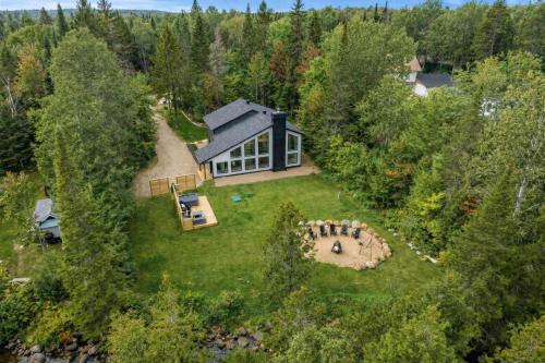 Spa River Pool Table - Chalet Ombre & Lumiere in Entrelacs (QC)
