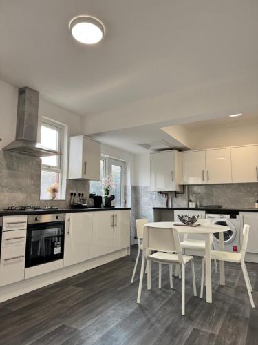 Modern Ensuite Studio Rooms, Mansfield Road, Luton - Studham