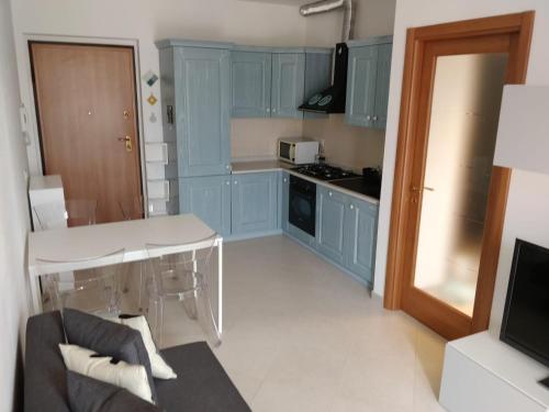 Konyha, Sirolo Relax - Terrazzo Vivibile, Clima e Navetta in Termini Imerese