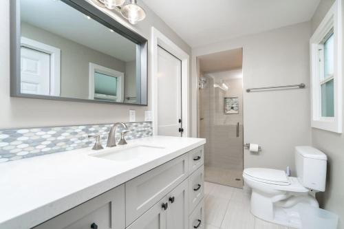 Remodeled Gem Balboa Island Beach House- 129 Opal home - image 3