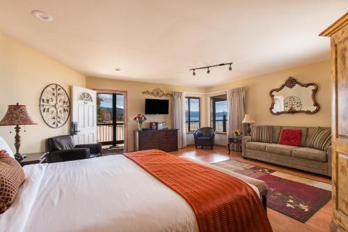 King Suite with Kitchen - Lake Front