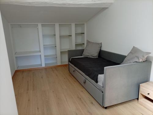 Appartement F3 équipé 3 à 4 couchages (Appartement F3 equipe 3 a 4 couchages) in Ventenac-Cabardes