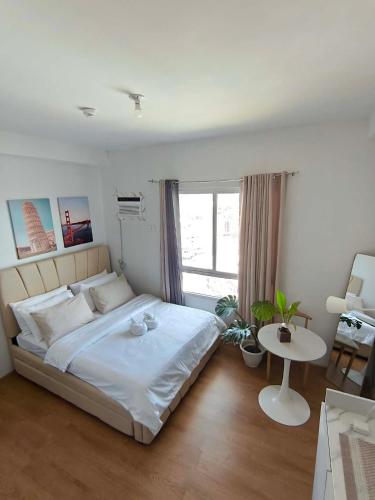 Studio condo Near Roxas night market
