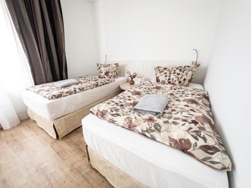 2 bedrooms, 4 beds