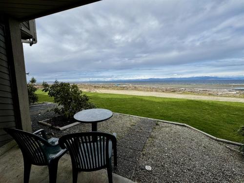 Shorewater Resort Beachfront Condo in Qualicum Beach, Canada