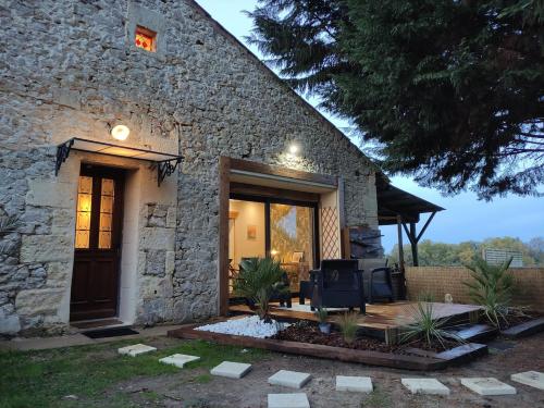 Romantic gîte with private hot tub near Saint-Émilion gîte à louer Saint-Antoine-du-Queyret