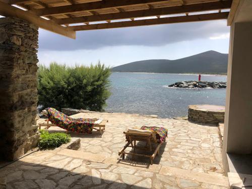 Villa ROBINSON & CRUSOE au bord de l'eau gîte à louer Barcaggio
