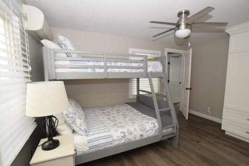 Remodeled 4 bdrm Duplex on Balboa Island- 129 home - image 4