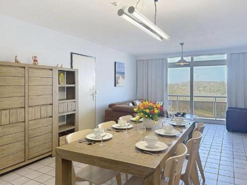 Apartment Astrid 602 with balcony by Interhome – khách sạn tại Bredene Aan Zee