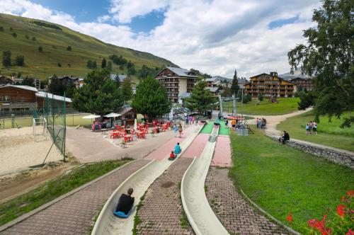 Hotel Les 2 Alpes L'Oree Des Pistes in ليه دوز الب