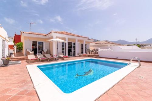 Villa Azure Wonderful 3 Bedroom Villa Private Heated Pool