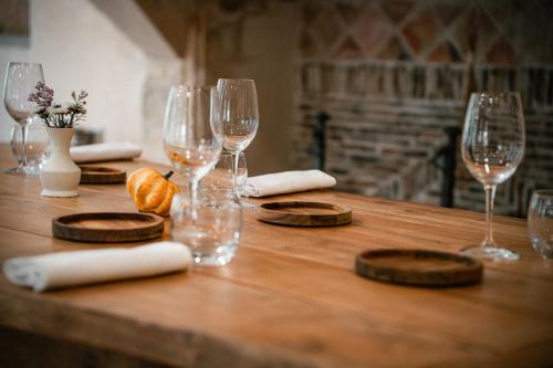 餐廳, Logis Hôtel & Restaurant Le Cheval Blanc et Clovis (Logis Hotel & Restaurant Le Cheval Blanc et Clovis) in 武伊勒
