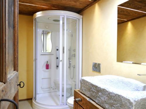 Fürdőszoba, Holiday Home Rustico Raslina by Interhome in Faido