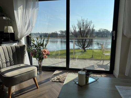 Exterior view of Lakeside Apartment