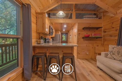 Gabriele Cabin Rustic Retreat Near Downtown in Chattanooga, USA