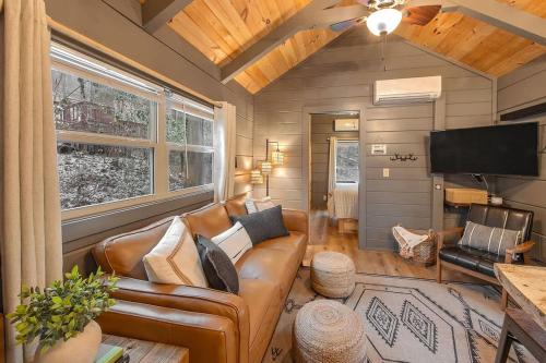 Gabriele Cabin Rustic Retreat Near Downtown in Chattanooga, USA