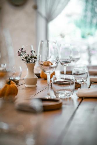 設施, Logis Hôtel & Restaurant Le Cheval Blanc et Clovis (Logis Hotel & Restaurant Le Cheval Blanc et Clovis) in 武伊勒