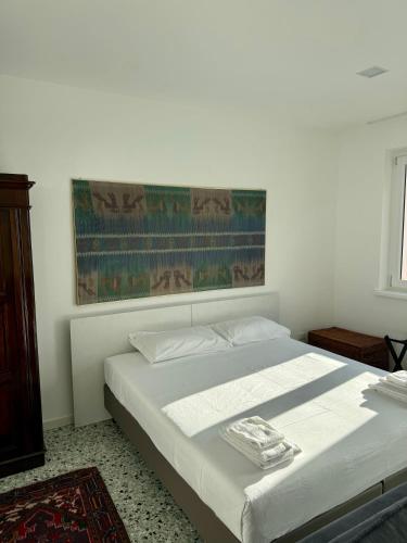 1 queen bed, 1 sofa bed