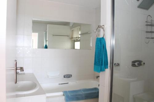 Paros U1 - image 2