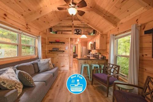 Apollonie Cabin Lookout Mountain Hot Tub in Chattanooga, USA