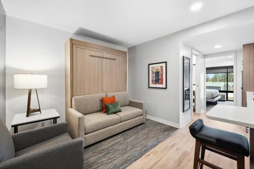 HomeAwhile - main image
