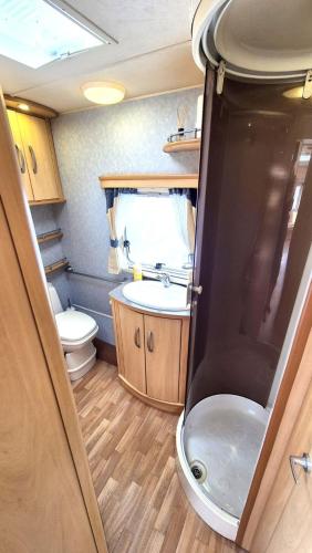 Karavan na samotě u lesa (Karavan na samote u lesa) in Teplice Nad Becvou