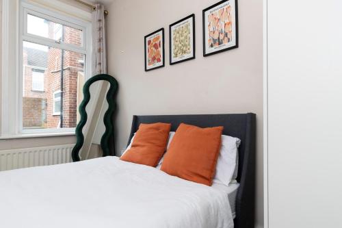 Bright & Comfortable 2-Bed Home 5 mins from Newcastle City Centre - Free Parking – khách sạn tại Gateshead