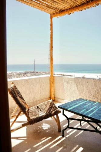 Aman surf paddle yoga in Imsouane