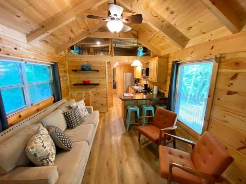Nana Cabin Tiny Log Home Comfort In Rustic Bliss in Chattanooga, USA