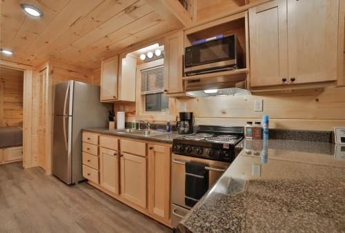 Nana Cabin Tiny Log Home Comfort In Rustic Bliss in Chattanooga, USA